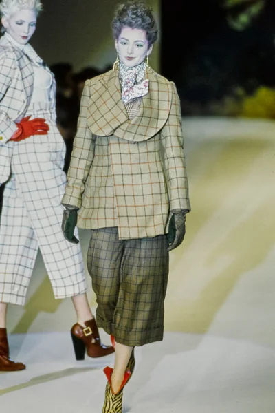 Look 60